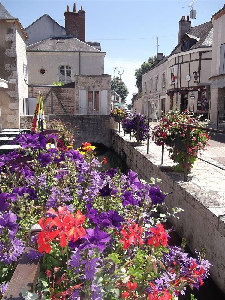 Hotel Le Relais Des Templiers Beaugency Exterior foto